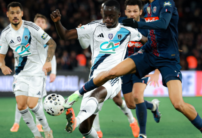 Tronditet Parisi, 48 vjet pritje për një fitore në derbi