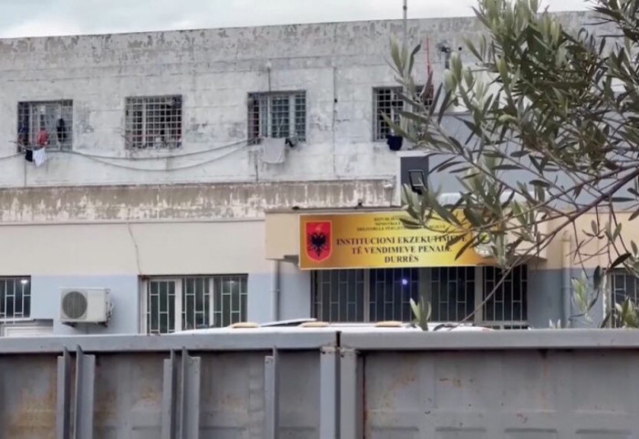 Arratisja e Altin Ndocit “shkrin” burgun e Durrësit, 10 të pezulluar, mes tyre dhe drejtori