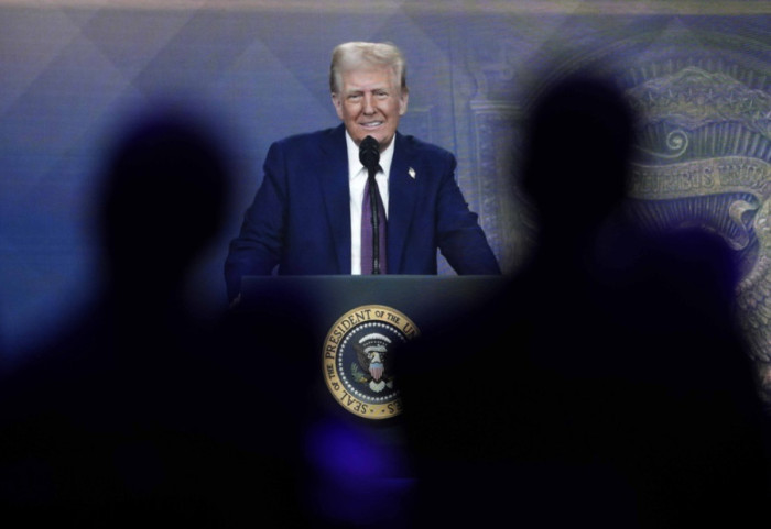 Amerika do të “pushtojë” Davosin, Donald Trump zbarkon në Zvicër me arsenalin e rëndë