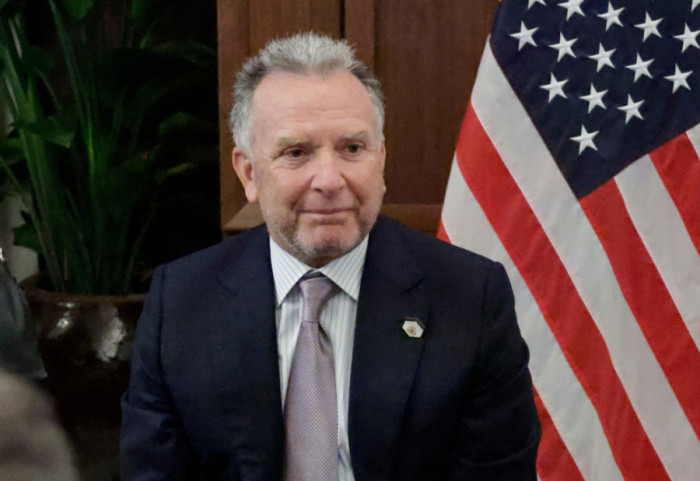 Irani zien nga protestat, i besuari i Trump takim sekret me djalin në mërgim të Shahut