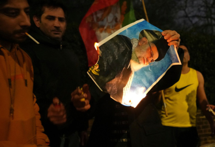 Starlink u ofron internet falas iranianëve, Trump thirrje aleatëve të largohen nga Teherani