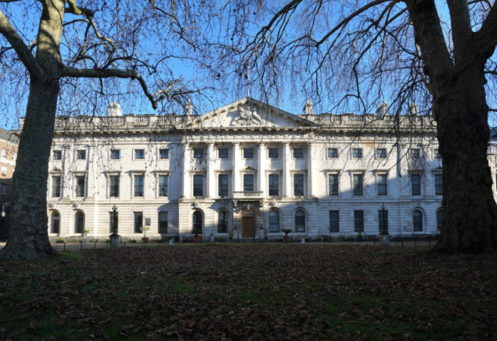 Ambasada me 208 dhoma e Kinës tremb britanikëst, një “fole” spiunazhi do ngrihet në zemër të Londrës