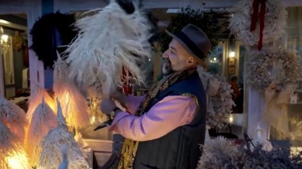 “Lamtumirë vit i vjetër”, tradita e veçantë e djegies së pemës së Krishtlindjes