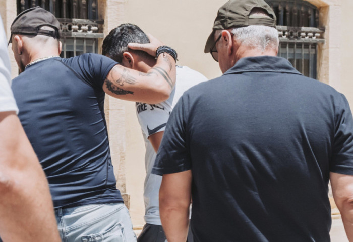 Arrestohen dy shqiptarë për grabitje të armatosur në Selanik, tre të tjerë në kërkim