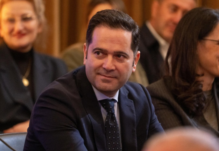 Çmimi i karburanteve/ Bizneset paralajmërojnë rritje çmimesh, minstri Malaj: Ndihmë për shtresat në nevojë