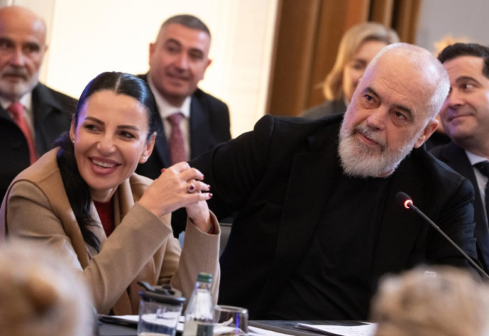 Mbledhja e Grupit të PS, Rama në krah të Ballukut, paralajmëron ndryshime ligjore: SPAK nuk preket!