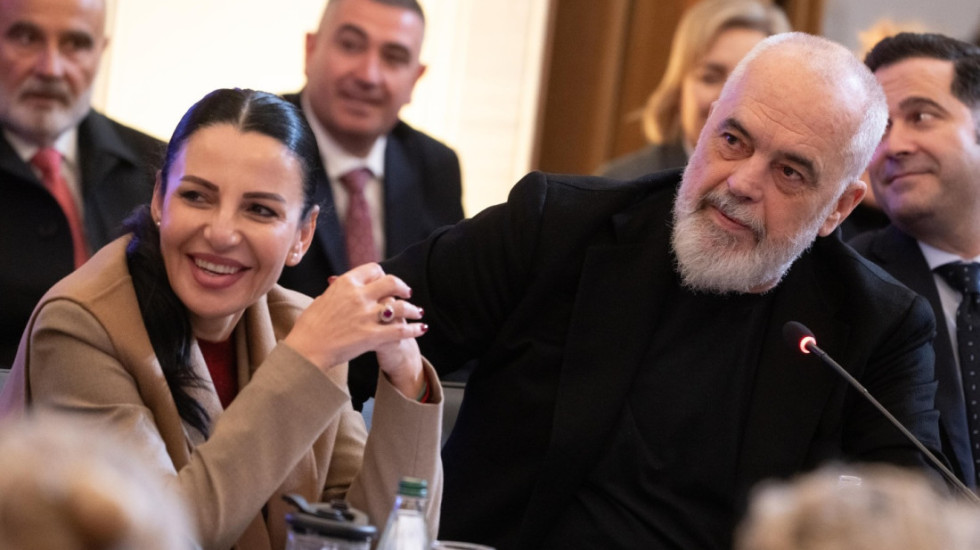 Mbledhja e Grupit të PS, Rama në krah të Ballukut, paralajmëron ndryshime ligjore: SPAK nuk preket!