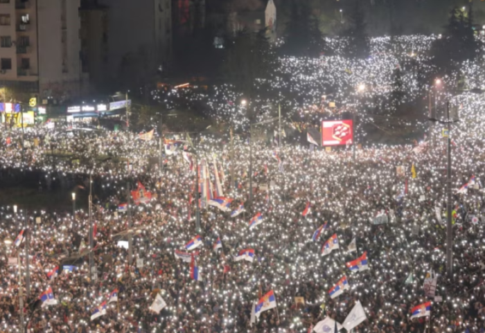 Brukseli i kërkon Serbisë të hetojë pretendimet për përdorimin e topit zanor në protesta