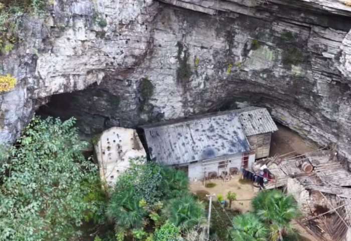 “Shpella është shtëpia ime”, historia e burrit që jeton i vetëm prej 50 vitesh