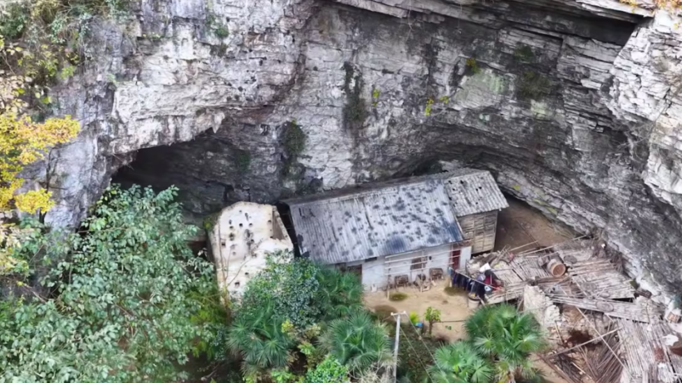 “Shpella është shtëpia ime”, historia e burrit që jeton i vetëm prej 50 vitesh