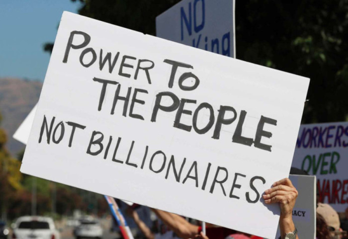 12 miliarderë janë më të pasur se gjysma e njerëzve të botës