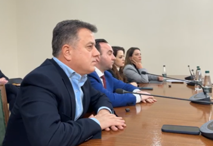 PD ankimoi përjashtimin e deputetëve, mblidhet Byroja e Kuvendit, Këlliçi: Na tërhoqët zvarrë