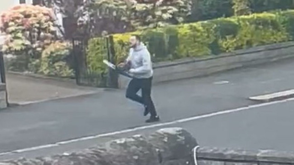 Ndoqi me sharrë elektrike policin, 10 vite burg shqiptarit në Skoci, fyen edhe gjykatësin