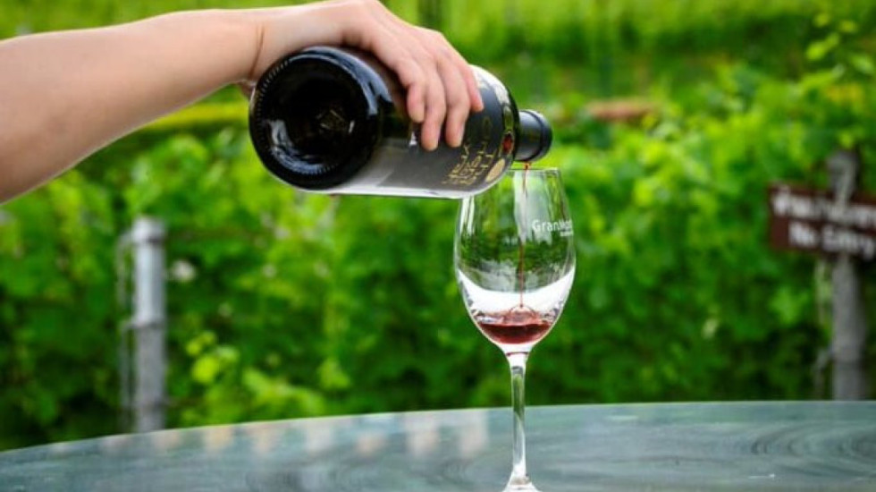 “Dry January”, çfarë është dhe si të menaxhosh një takim pa alkool