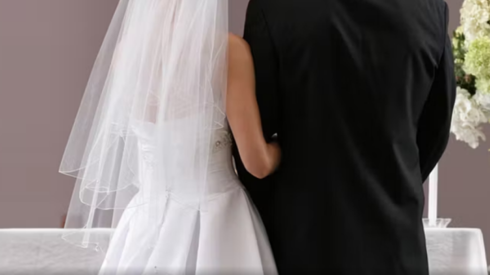 Kërkohej për grabitje, i riu arrestohet pas ceremonisë së martesës