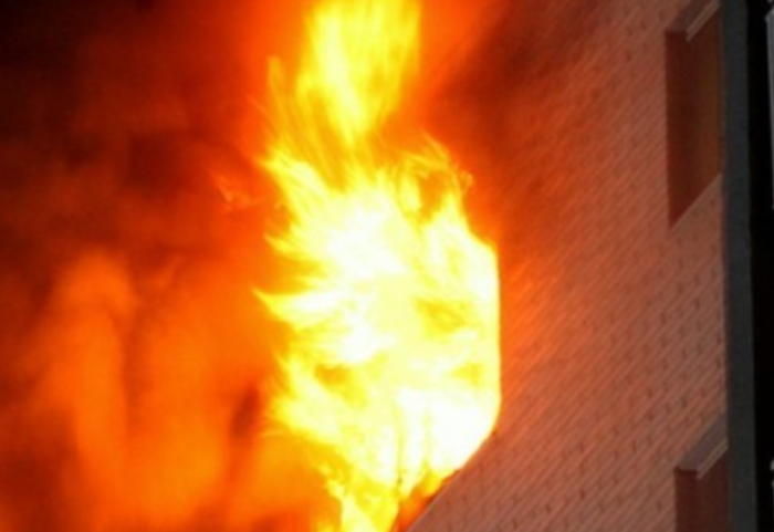 Zjarr në një apartament në Tiranë