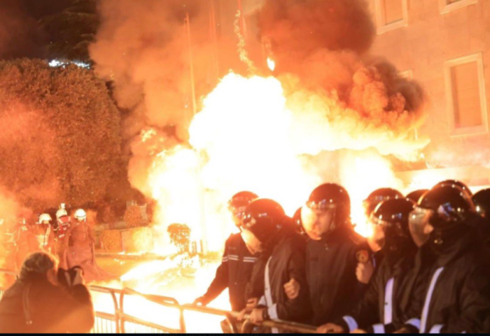 Edi Rama reagon për protestën e PD: Jashtëderdhje në rrugë e plakut të lajthitur