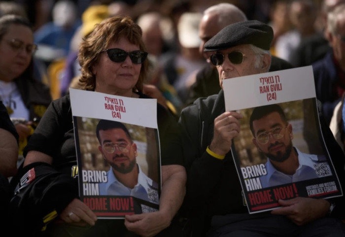 Në kërkim të pengut të fundit, Izraeli nis një “operacion në shkallë të gjerë”