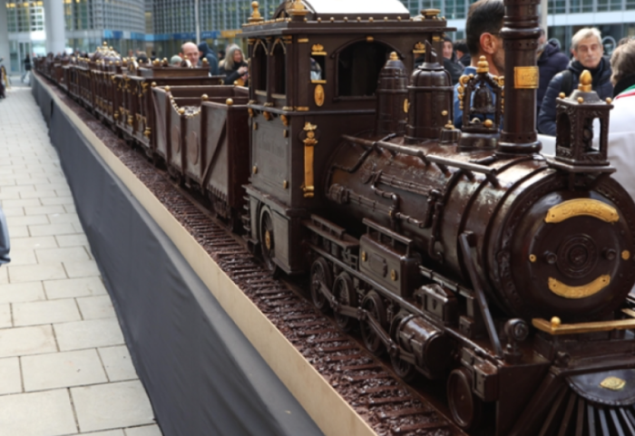 Treni më i gjatë në botë prej çokollate hyn në Librin Guinness