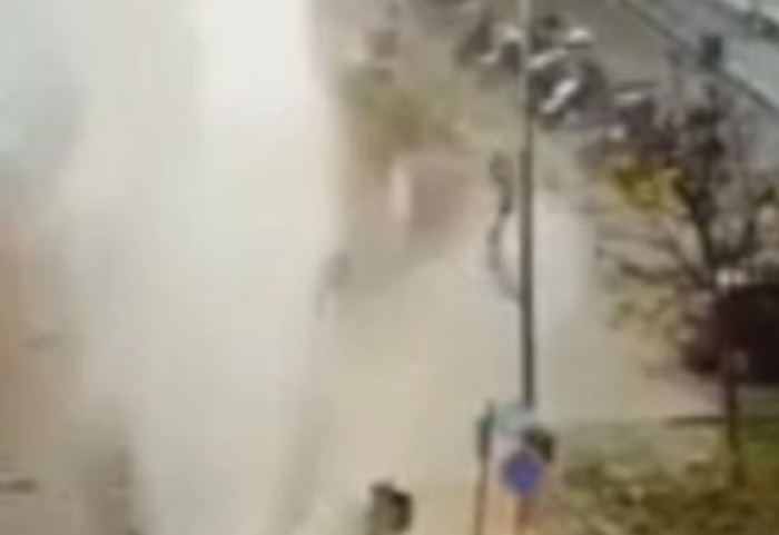 Shpërthen tubacioni i ujit në Selanik, disa të plagosur