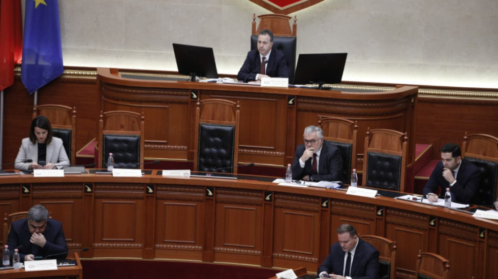 Punimet në Kuvend, PS voton heqjen e 4 projektligjeve nga kalendari