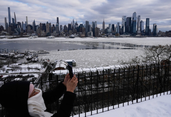 Stuhia arktike në SHBA: Të paktën 21 viktima dhe kaos në trafikun ajror