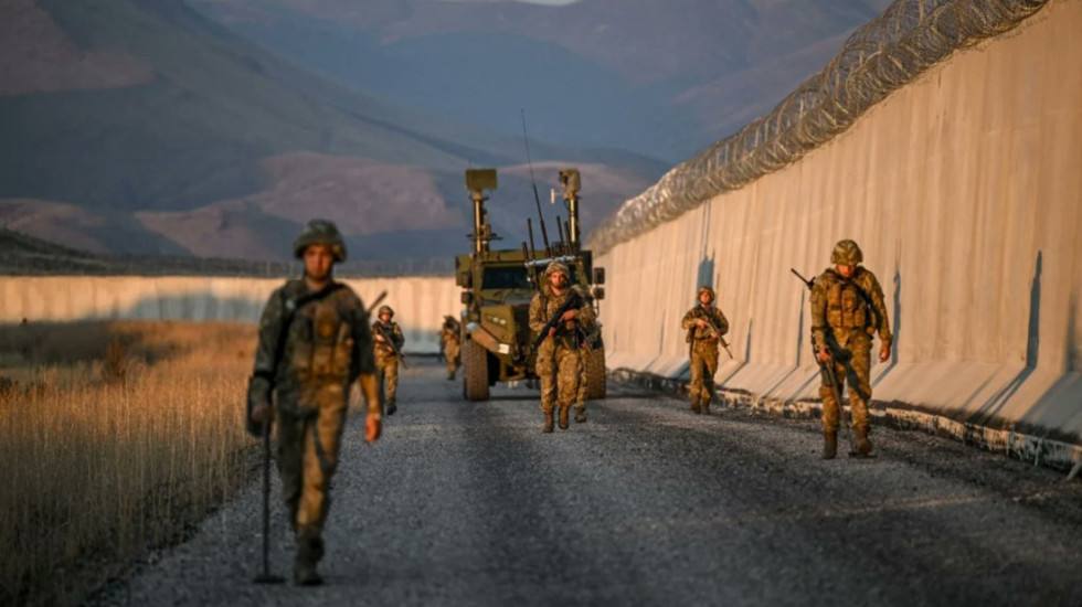 Turqia gati të ndërtojë murin 560 kilometër