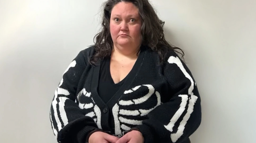 U bëri thirrje amerikanëve në Tik Tok për të vrarë Presidentin Trump, arrestohet 39-vjeçarja