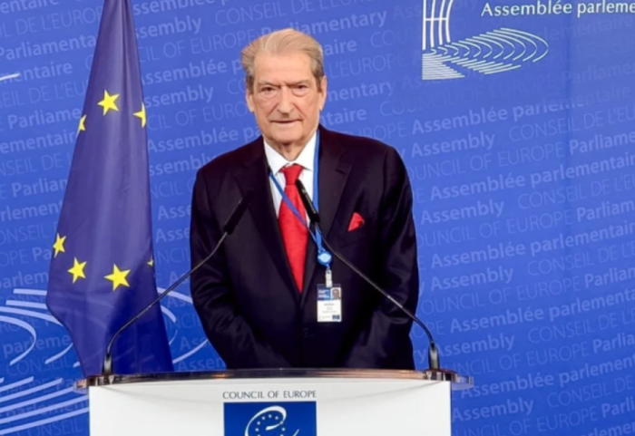 Berisha reagon për shtyrjen e mbledhjes së Këshillit të Mandateve: Kushtrim për t’u ngritur në revoltë