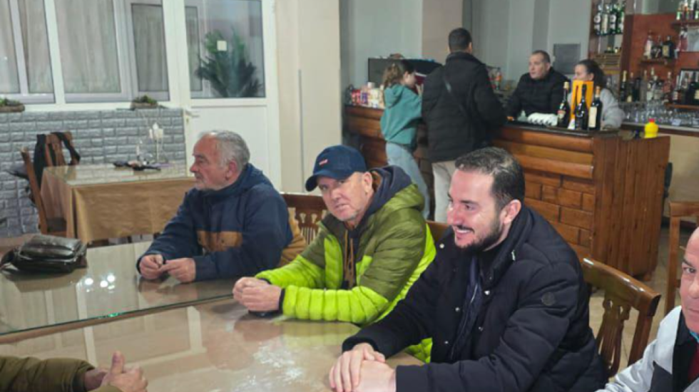 Turi i Salianjit ndalon në Himarë, kritika të ashpra për drejtimin e Partisë Demokratike