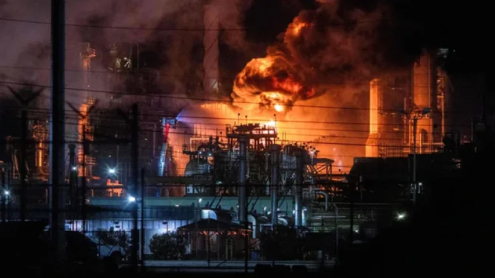 Shpërthen në flakë rafineria më e madhe e naftës në Turqi, dëmet kolosale