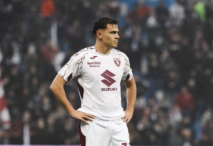 Avioni pësoi defekt teknik, shtyhet zbarkimi i Asllanit te Beşiktaş