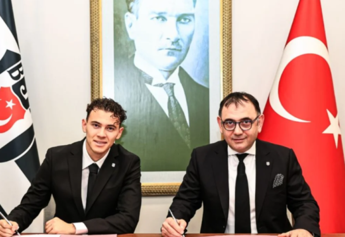 E zeza mbi të bardhë, Asllani nis aventurën e re në Turqi