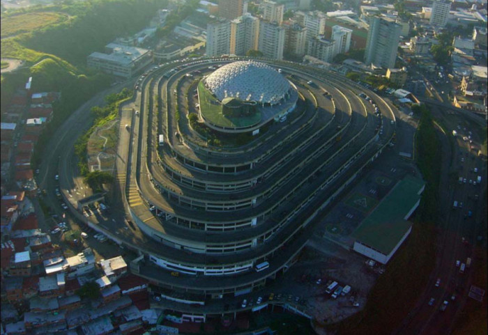 Mbyllet burgu famëkeq në Venezuelë, amnisti për të burgosurit politikë