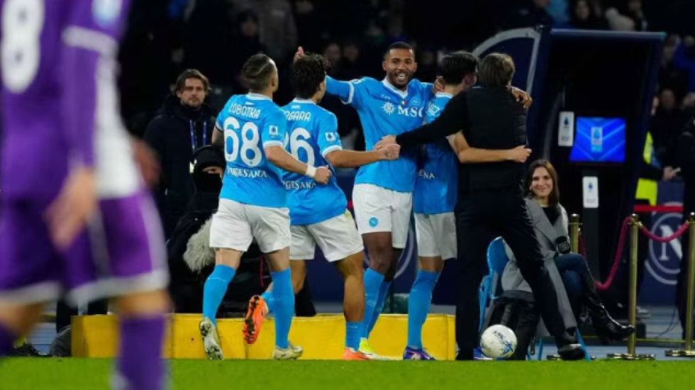 Vergara debuton me gol, Napoli fiton ndaj Fiorentinës dhe mbetet i pathyer në shtëpi