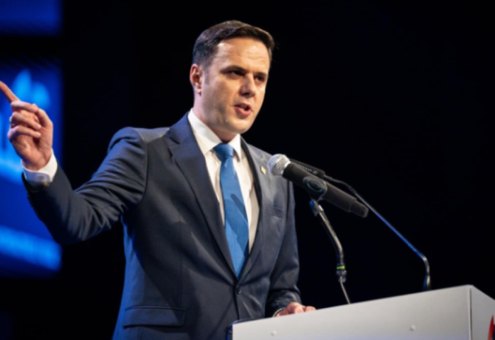 Ofroi dorëheqjen, Lumir Abdixhiku i mbijeton votëbesimit dhe qëndron në krye të LDK