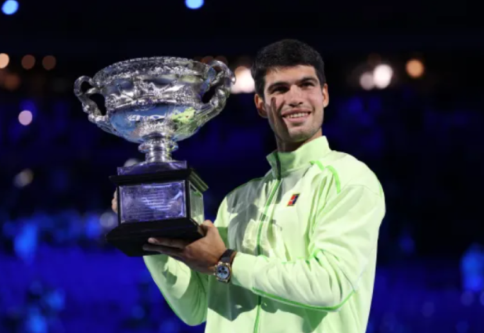Alcaraz fiton Australian Open për herë të parë, mposht Djokoviç në katër sete