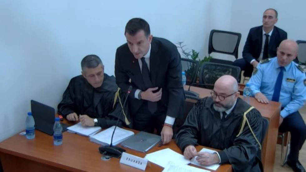 Tension në seancën për Veliajn, kryebashkiaku kërkon përjashtimin e gjyqtares dhe braktis sallën