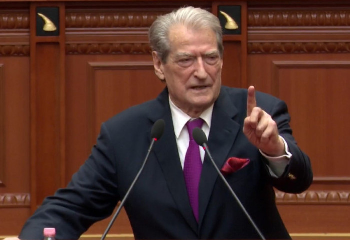 “Jeni e keqja banale”, Berisha-mazhorancës: Jeni kthyer në mburojë e vjedhjeve të Ballukut