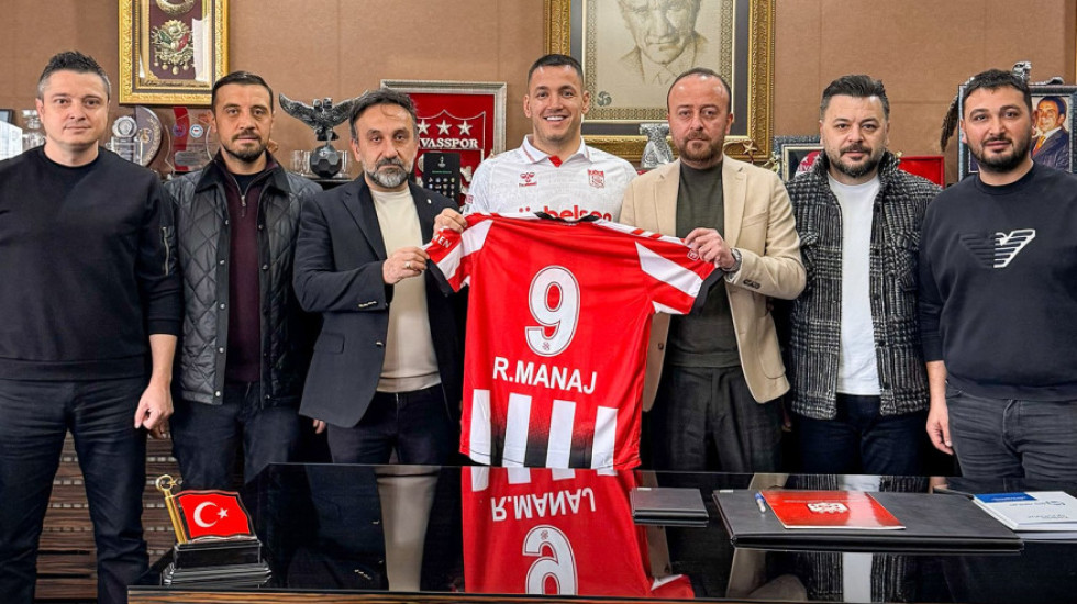 Rey Manaj i jep fund dilemave, firmos kontratën e re afatgjatë