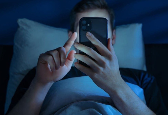 Nga aplikacioni që tregon nëse je gjallë, te agjencia që të “inskenon” vdekjen: Ja si përjetohet vetmia