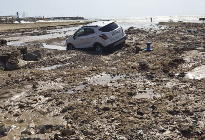 Moti i keq godet Spanjën, mbyllen shkollat në Andaluzi, qindra të evakuuar