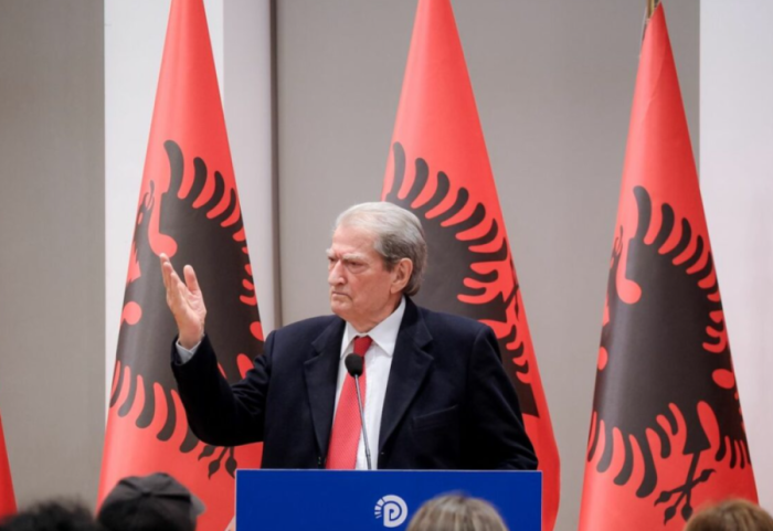 Berisha me akuza të rënda: Komandot e policisë bën vrasjen në Rinas!