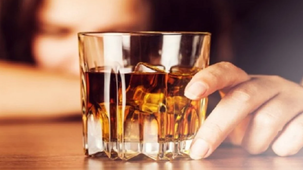 Pas 73 vitesh, Arabia Saudite lejon alkoolin për të huajt e pasur