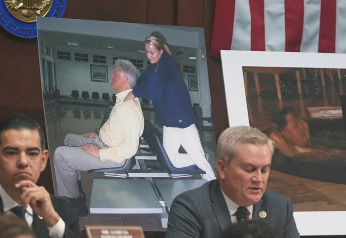 "Nëse duan luftë, duhet të na dëgjojnë", çifti Klinton kërkon seancë publike për "Epstein"