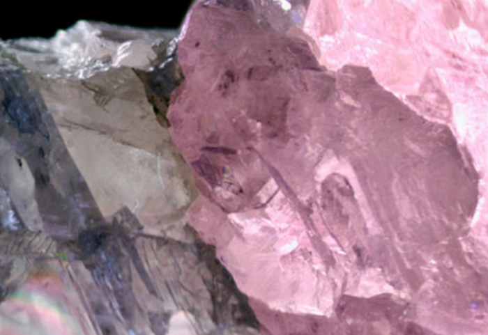 Minatorët zbulojnë “thesarin”, diamanti i rrallë gjysmë rozë, gjysmë i tejdukshëm