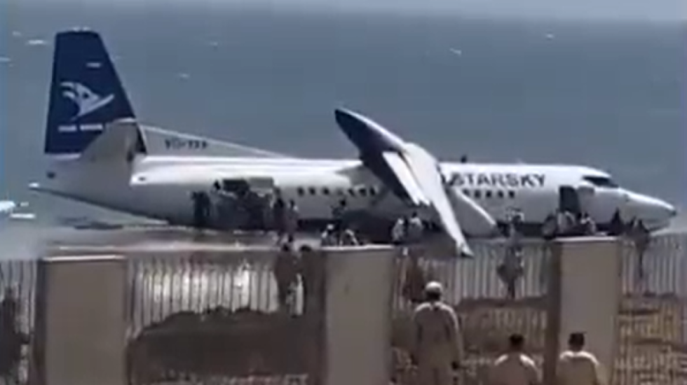 Avioni me pasagjerë del nga pista dhe përfundon në plazh!