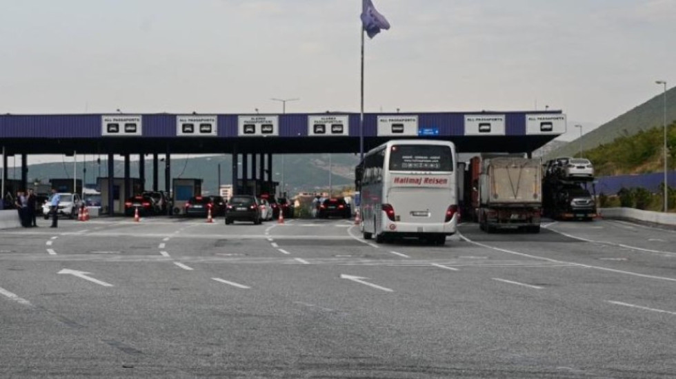 Kosovari kapet në Morinë me makinën e mbushur me municion luftarak