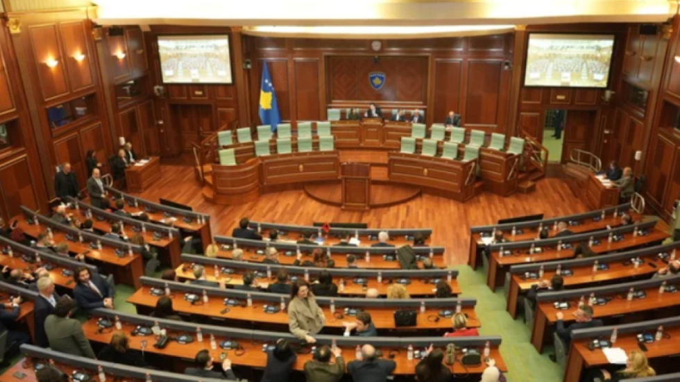 Vjosa Osmani thërret seancën konstituive të Kuvendit, çfarë pritet?