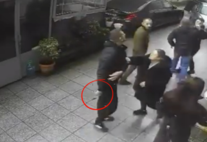 Pezullohet nga detyra polici, nxori armën e shërbimit gjatë një sherri për parkimin